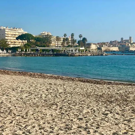 Apartment Les Reflets D Azur Et Les Pieds Dans L'eau Antibes