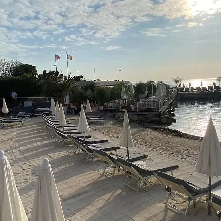 Les Reflets D Azur Et Les Pieds Dans L'eau * Антіб